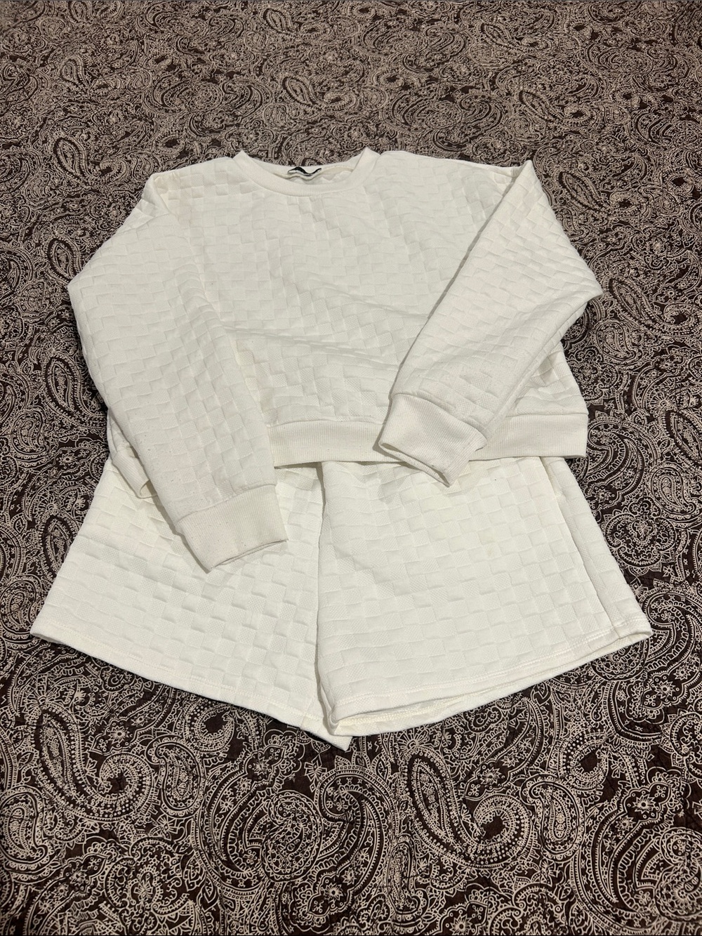 Paper Crane White Ribbed Crewneck Sweatshirt & Shorts